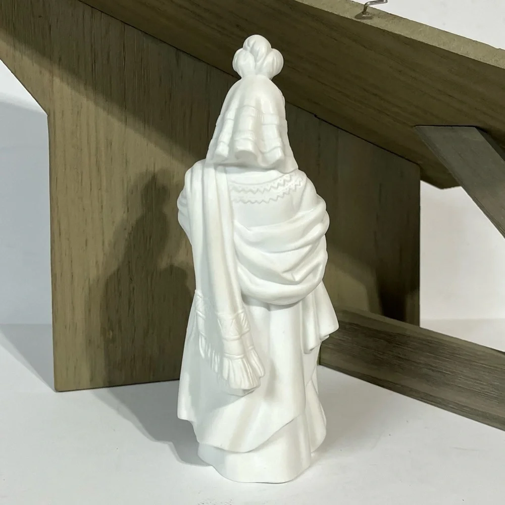 Vintage‎ Avon Nativity Collectibles Magi Kaspar White Porcelain Figurine 1982
